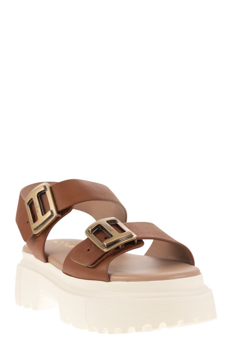 H644 - Sandal with two buckles - VOGUERINI