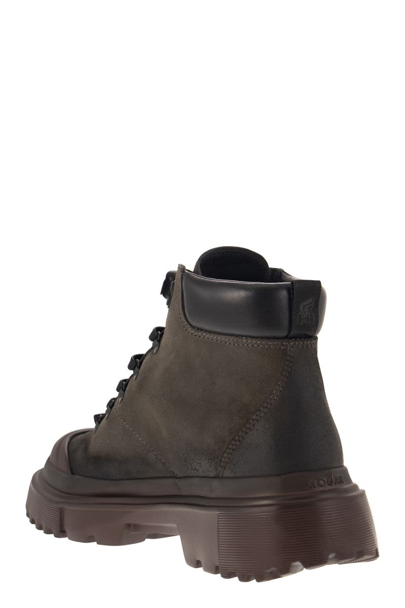 Greased nubuck leather ankle boot - VOGUERINI