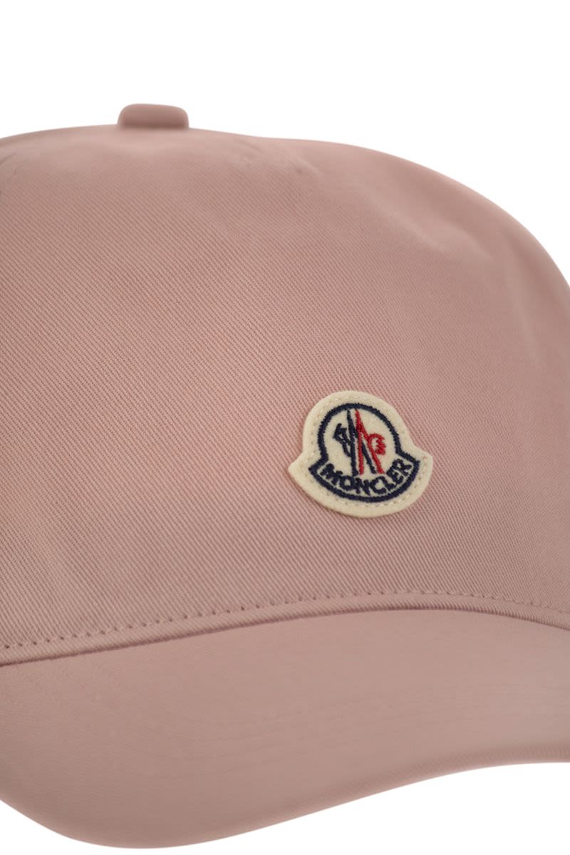 Baseball cap with logo