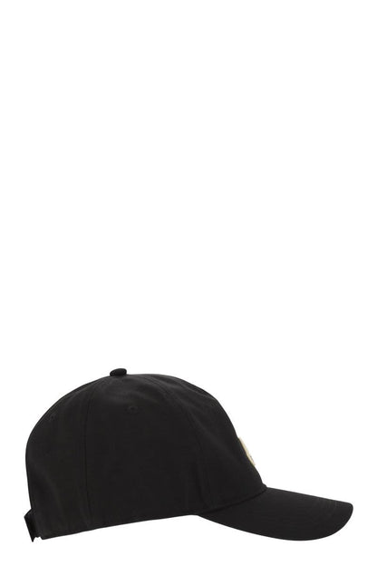 Baseball cap with logo