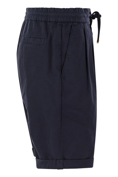 Bermuda shorts in garment-dyed cotton gabardine with drawstring and double darts