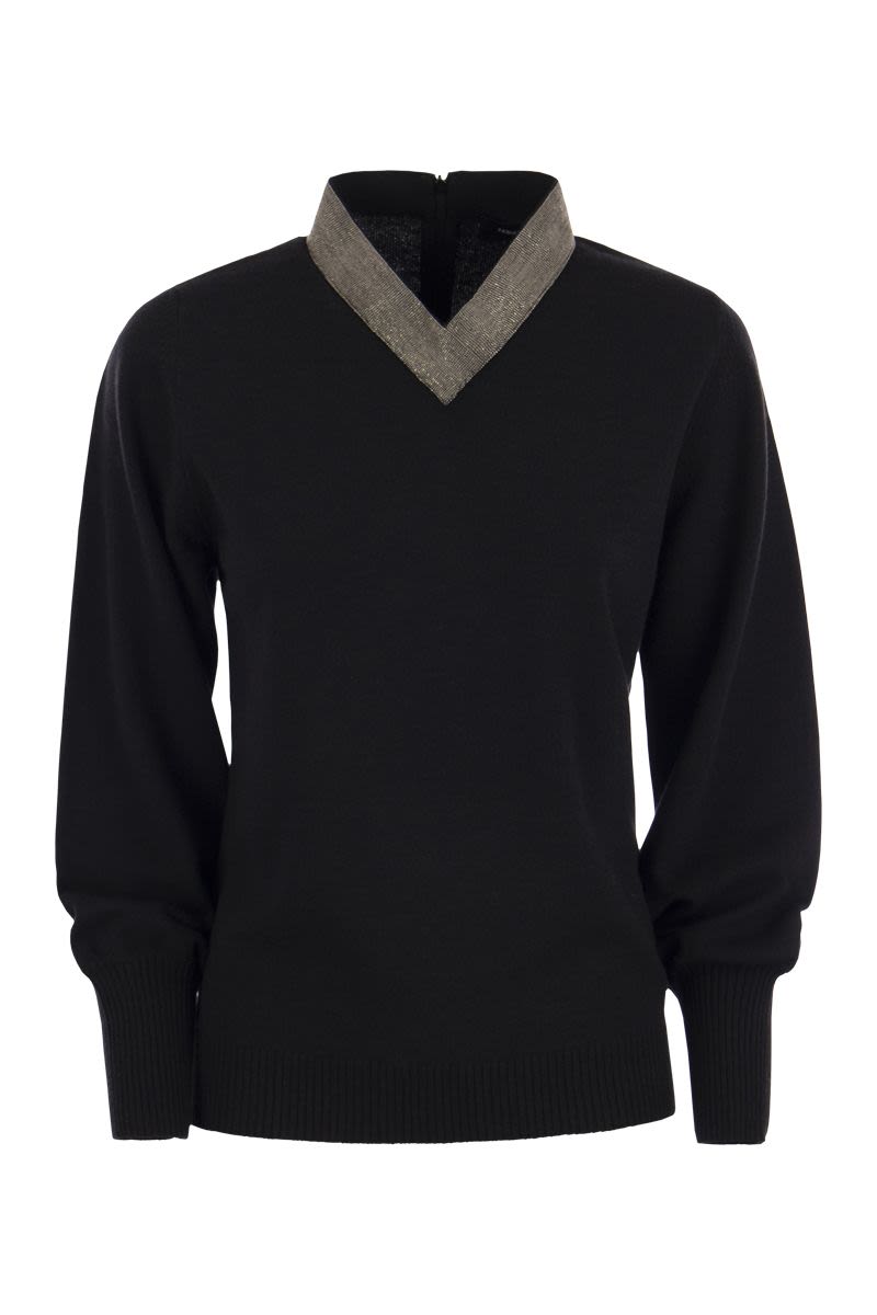 V-neck sweater with necklace - VOGUERINI