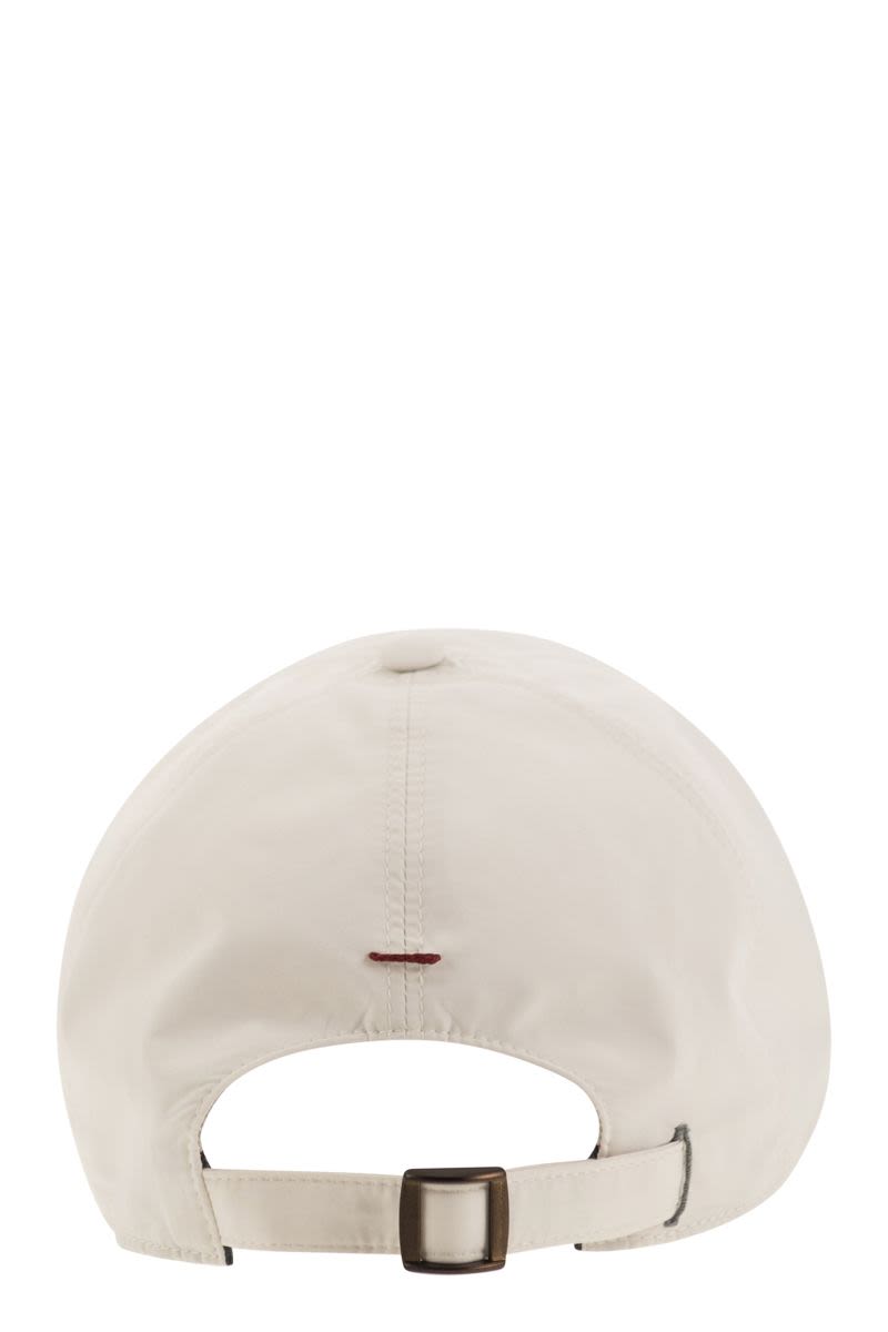 Water-repellent microfibre baseball cap with contrasting details and embroidered logo