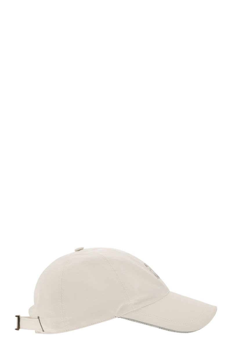 Water-repellent microfibre baseball cap with contrasting details and embroidered logo