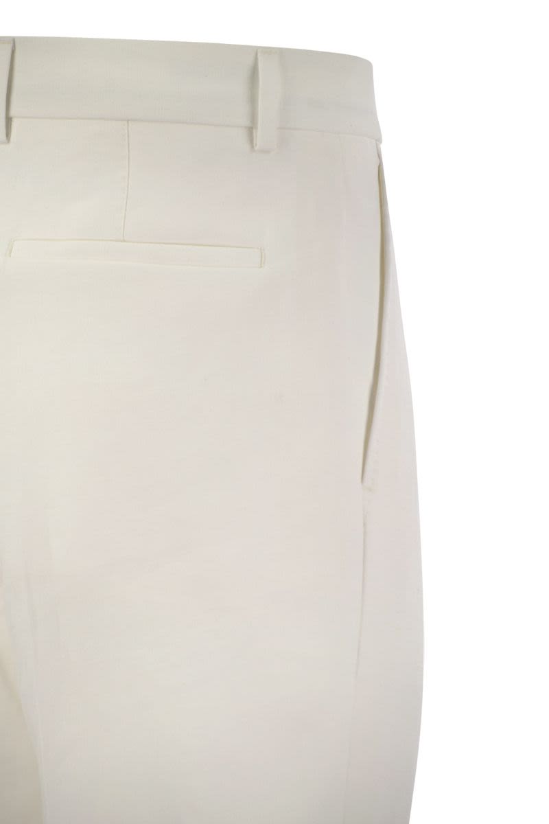 Leisure fit linen trousers with darts