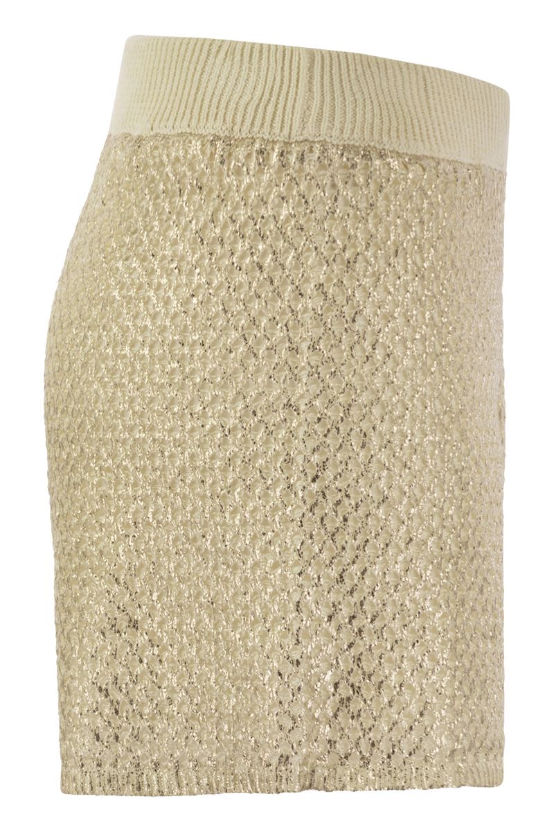 Shorts in laminated linen-cotton mélange yarn