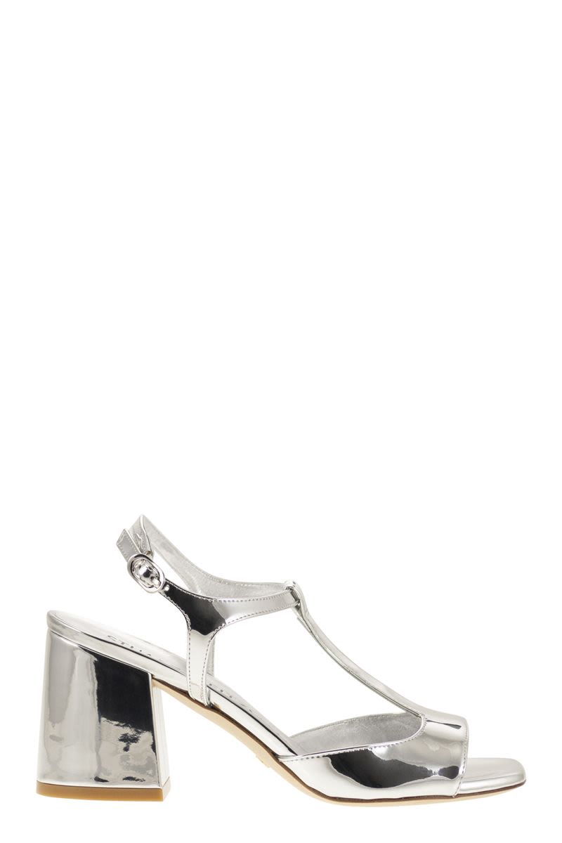 FLAREBLOCK - Mirrored leather T-sandal