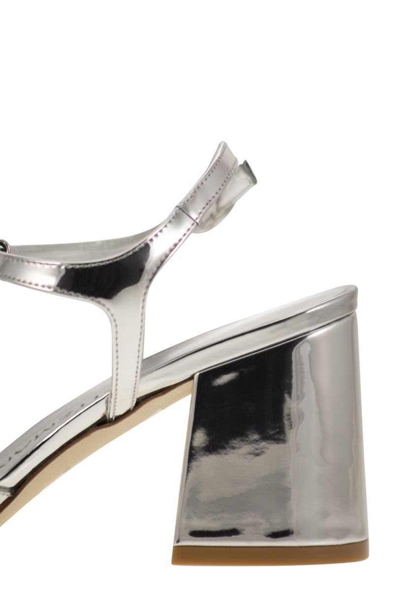 FLAREBLOCK - Mirrored leather T-sandal