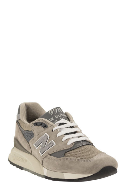 998 - Sneakers