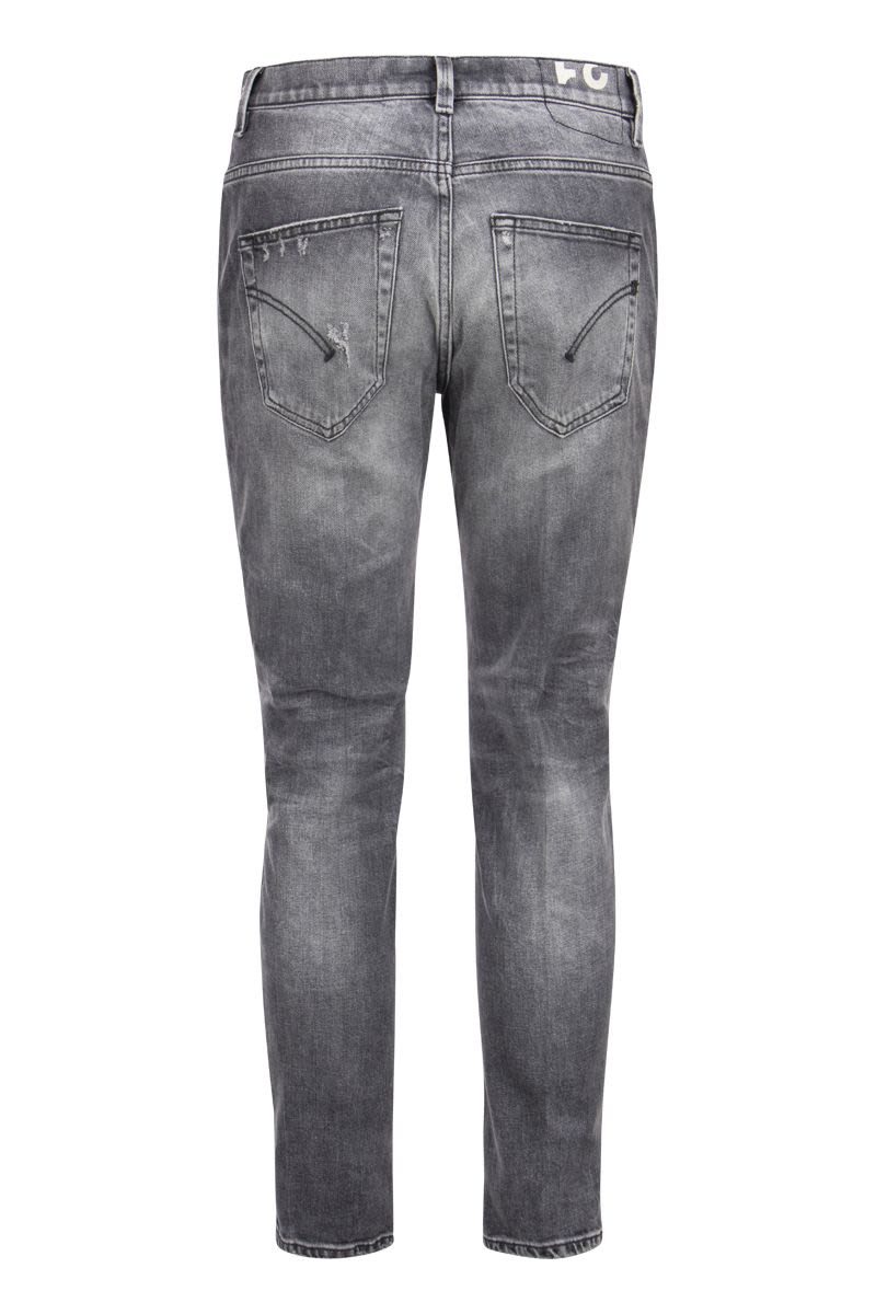 BRIGHTON - Carrot fit jeans with rips - VOGUERINI