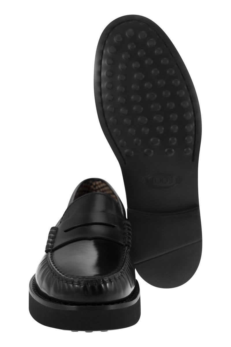 Leather moccasin with rubber bottom - VOGUERINI