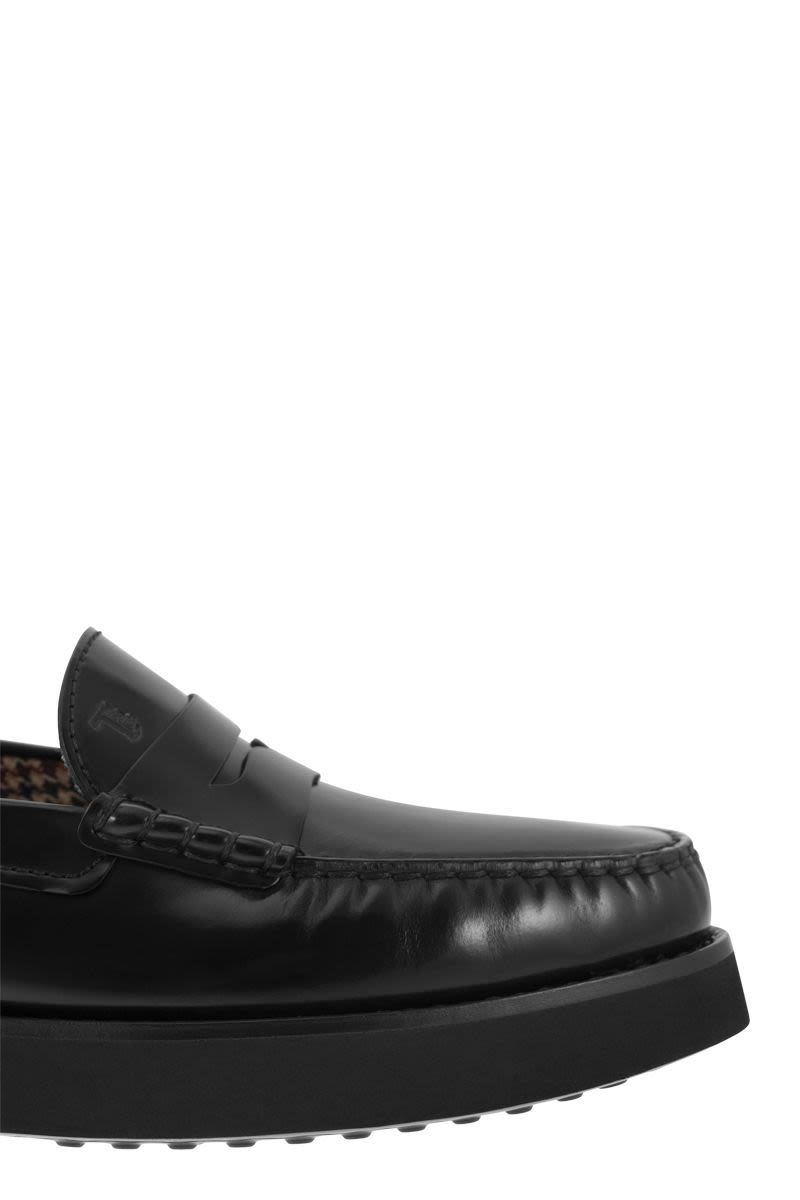 Leather moccasin with rubber bottom - VOGUERINI